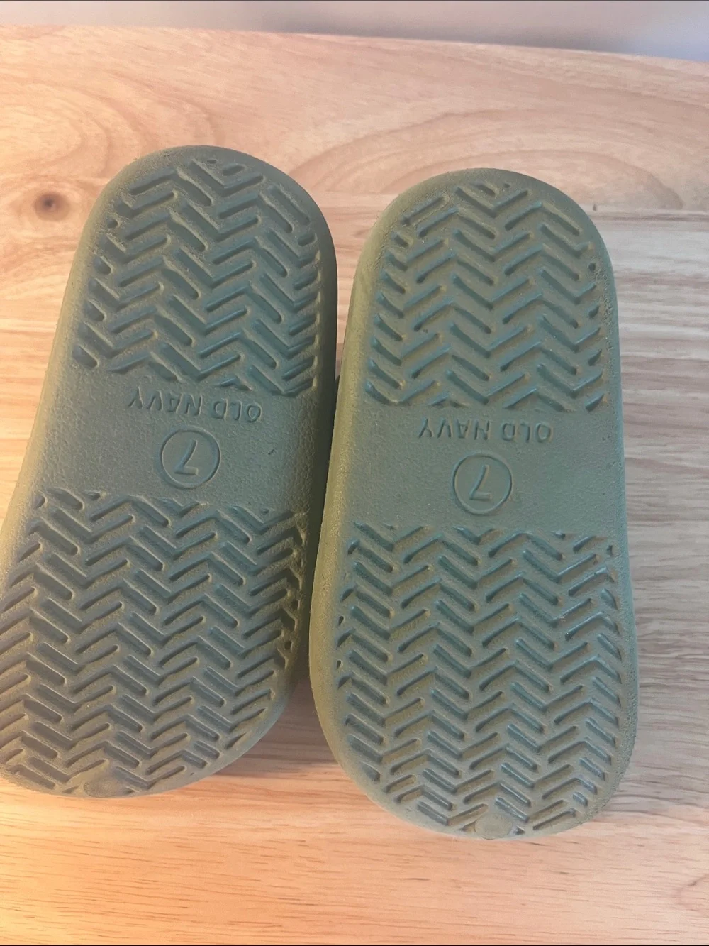 Old Navy Kids Olive Green Water Shoes with Hook-and-Loop Strap